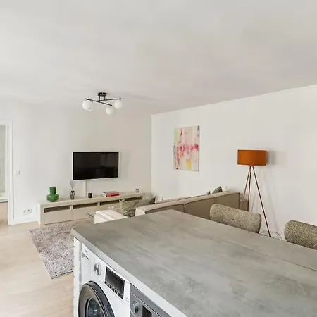 Moderne Scandinavian Close To Tour Eiffel Appartamento *