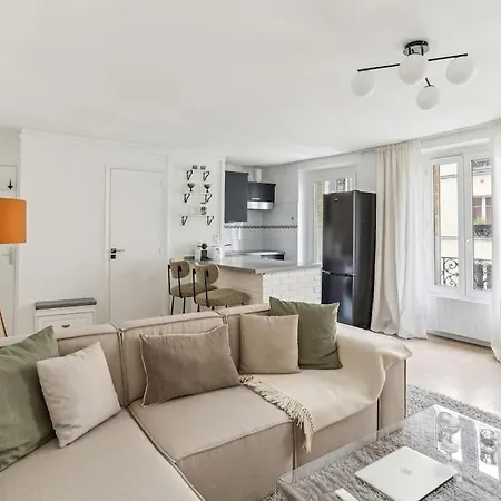 Moderne Scandinavian Close To Tour Eiffel Apartment
